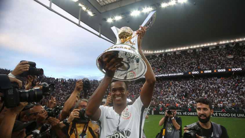 Arana se despede do Corinthians e Jô reforça vontade de ficar no clube