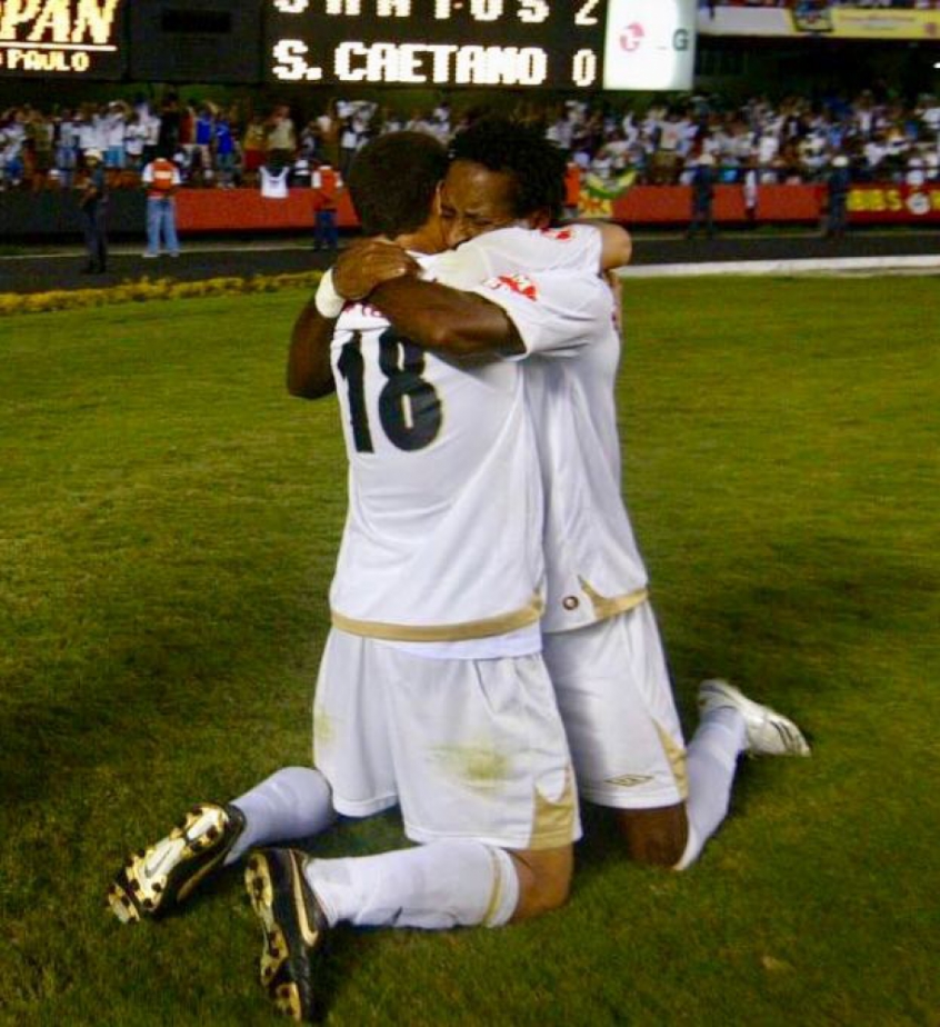  Junior Moraes reverencia amigo Zé Roberto: “Todos aprendemos com ele”