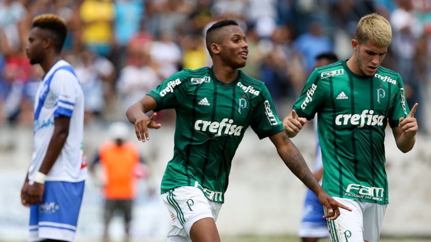 Após cruzamento de Juninho, Fernando faz seu primeiro gol como profissional