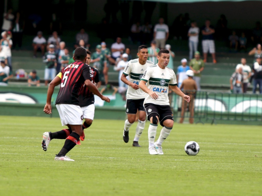 Meia Ruy deve ser titular do Coxa na estreia da Copa do Brasil (Foto: Divulgação/ Coritiba)