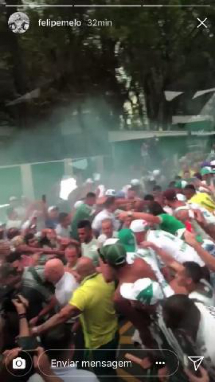 Torcida do Palmeiras faz festa na Academia antes do Dérbi