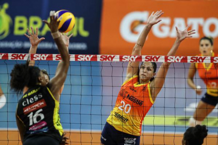Duelo entre Dentil/Praia Clube e Vôlei Nestlé