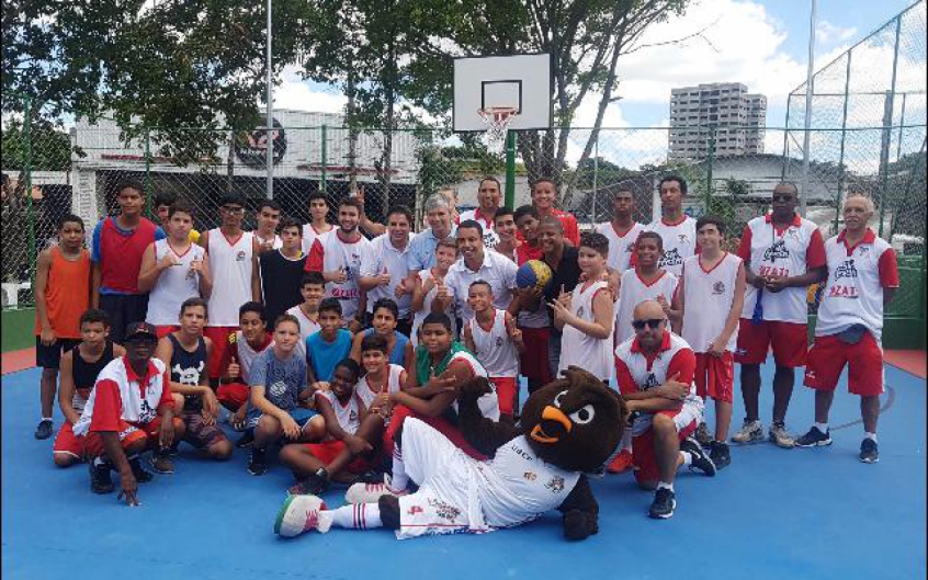 Ídolo do Timão participa de evento esportivo e anima jovens em Osasco