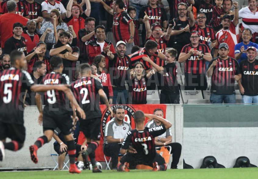 O gol da vitória do Atlético-PR foi marcado pelo zagueiro José Ivaldo, de cabeça