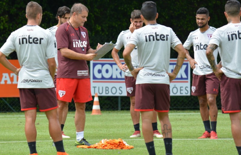 Aguirre comandou treinamento sem a presença da imprensa na manhã deste domingo