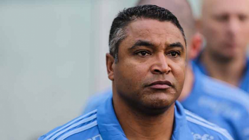 Roger explica mudanças no time e exalta 'jogo de xadrez' com Diniz