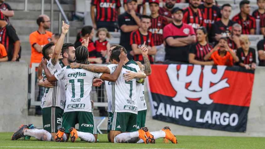Willian credita vitória do Palmeiras ao trabalho de Roger Machado