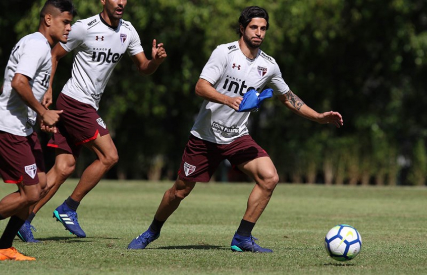 Hudson foi titular no último domingo e tem saído na frente na disputa com Petros