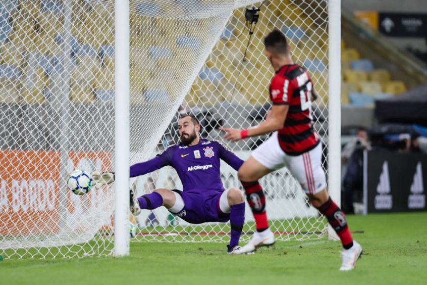 Vizeu entra, decide e Flamengo bate Corinthians no Maracanã
