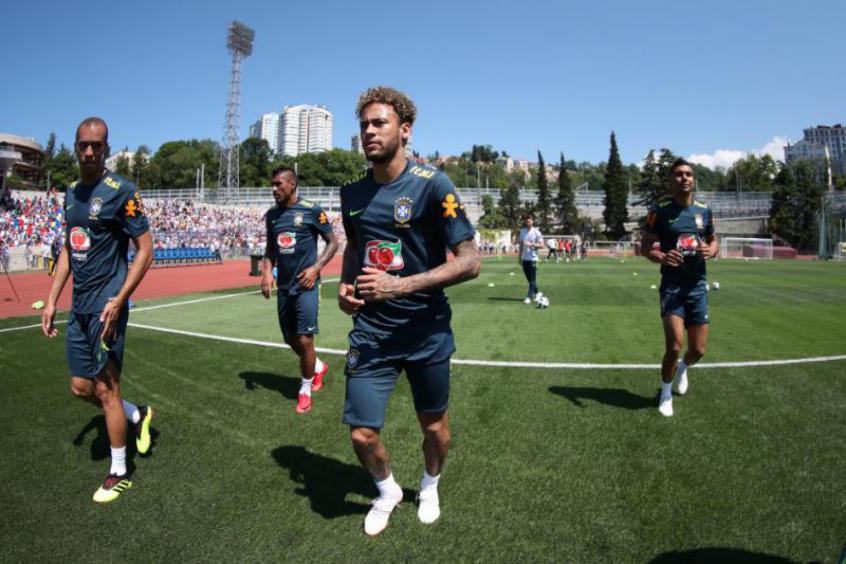 Neymar no treino da Seleção em Sochi nesta terça