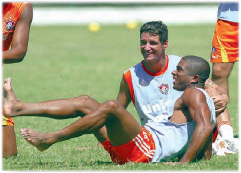 Thiago Neves e Júnior Cesar (Foto: Paulo Sergio)