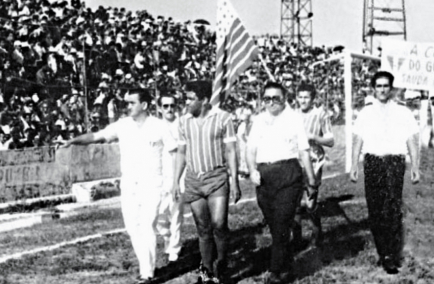 Garrincha vestiu a camisa do Fortaleza por um jogo. Foi em 1968, em vitória por 1 a 0 contra o Fluminense