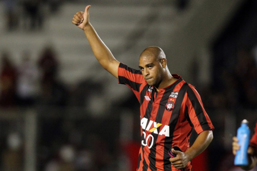 O Atlético-PR foi o último clube a apostar no atacante Adriano, em 2014