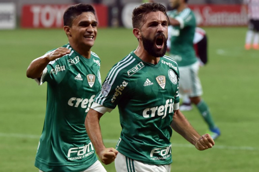O meia-atacante argentino Allione vem se firmando no Palmeiras