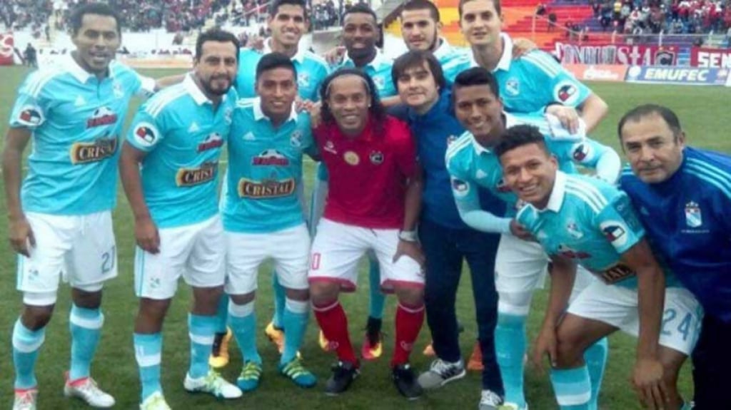 26/06/2016 - Ronaldinho Gaúcho em amistoso pelo Cienciano contra o Sporting Cristal