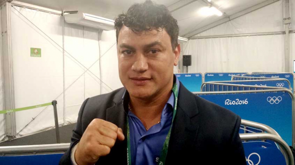 Popó Freitas trabalha como comentarista de boxe durante a Rio-2016