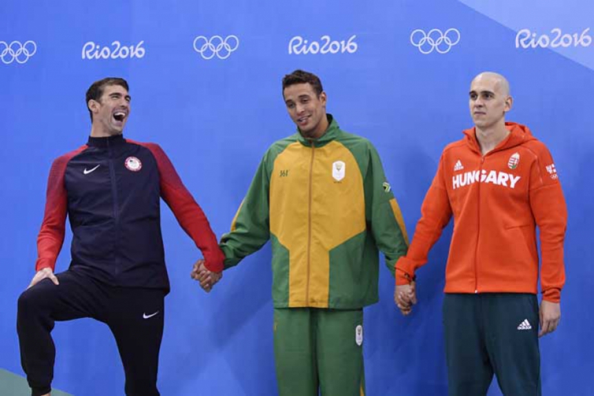 Michael Phelps, o sul-africano Chad le Clos e o húngaro Laszlo Cseh: pódio de estrelas na natação