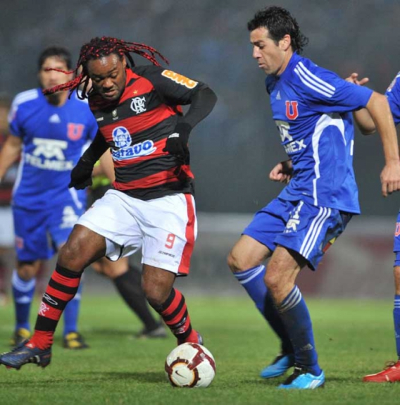 Em 2010 o Flamengo fez seu único jogo no estádio, venceu a Unuiversidad de Chile por 2 a 1, mas foi eliminado na Libertadores. Tinha perdido em casa por 3 a 2
