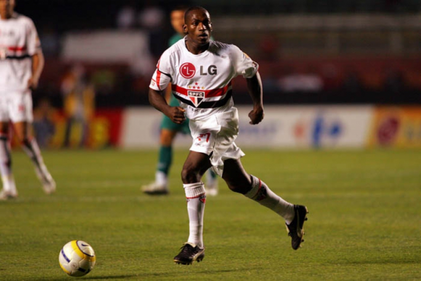 Lateral equatoriano Néicer Reasco foi titular no São Paulo. Está na LDU, do Equador