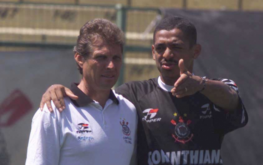 Oswaldo de Oliveira e Vampeta - Treino do Corinthians 1999
