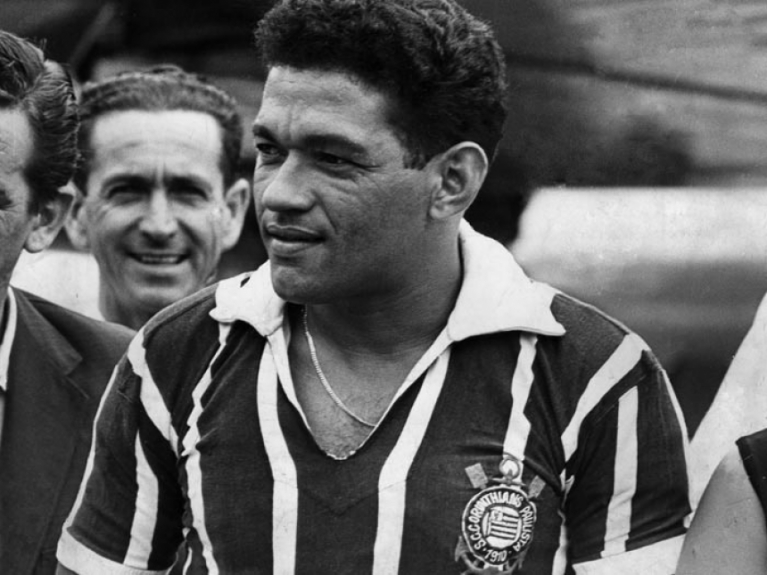 Garrincha, com a camisa do Corinthians
