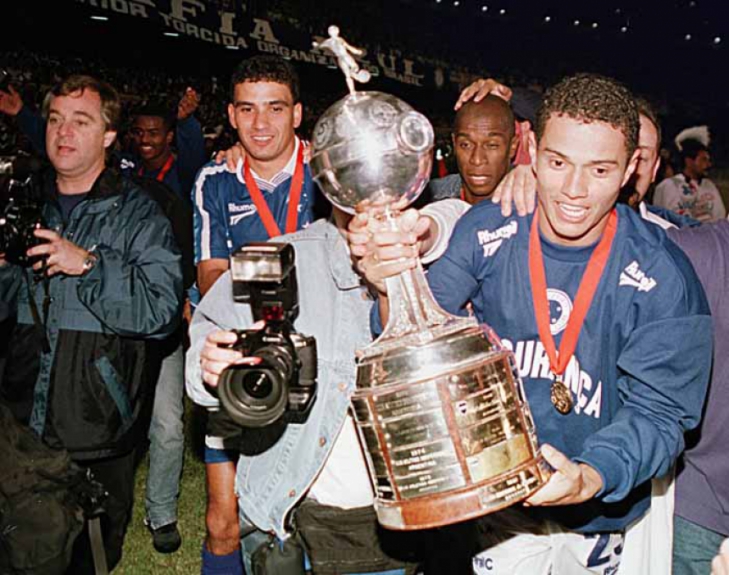 Na final de 1997 o Cruzeiro bateu o Sporting Cristal na final da Copa Libertadores