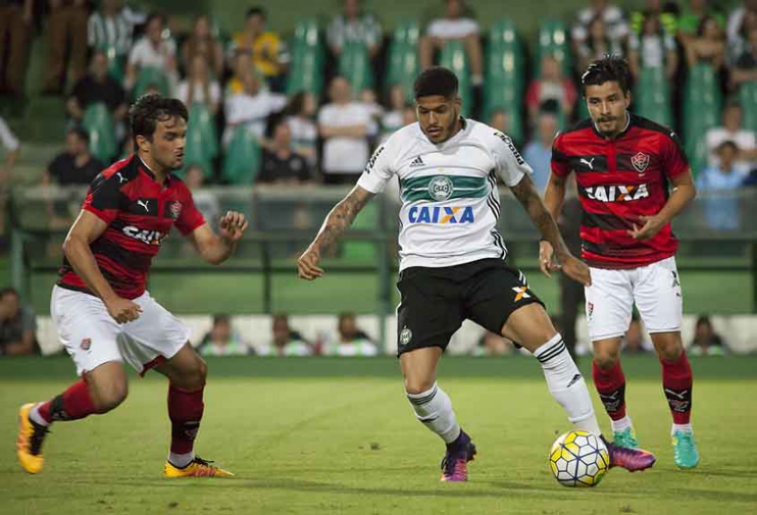 Coritiba x Vitoria (Foto:Guilherme Artigas / Fotoarena)