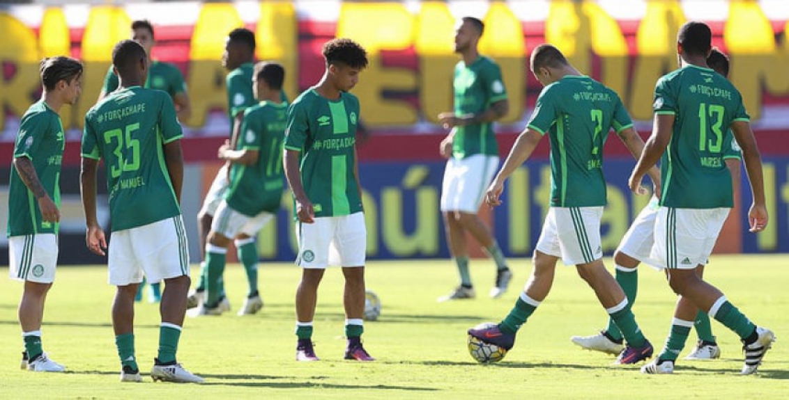 Vitinho é meia do sub-20 e tratado como aposta no Palmeiras