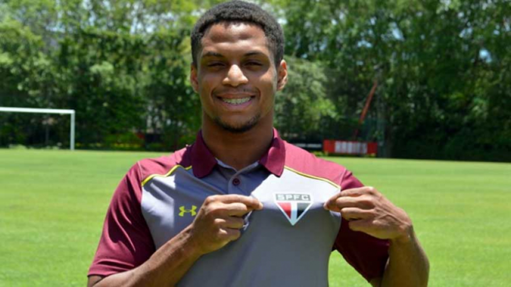Lateral-direito Foguete, que renovou com o São Paulo