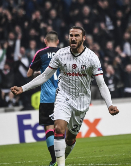 No Campeonato Turco o artilheiro é Cenk Tosun, do Besiktas, com 16 gols anotados
