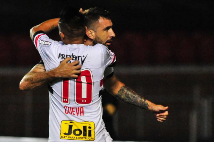 Cueva e Pratto