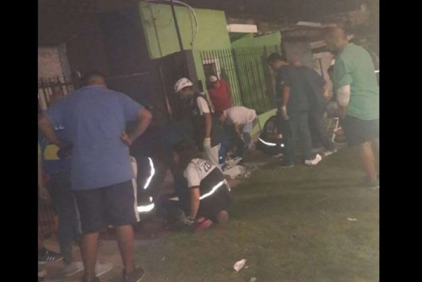 Torcedores do Boca recebem os primeiros socorros