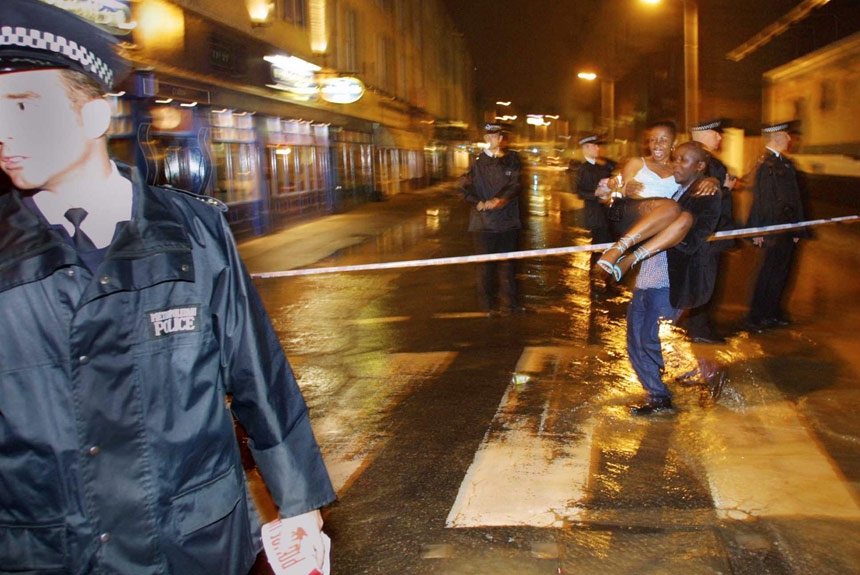 No mesmo ano em que foi escolhida como sede dos Jogos Olímpicos de 2012 Londres viu estourar uma série de ataques terroristas em transportes públicos. Foi em julho de 2005 e os atentados deixaram 52 mortes e cerca de 700 pessoas feridas.