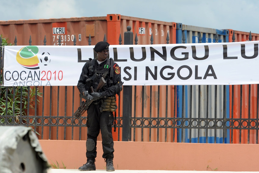 O grupo separatista Frente para a Libertação do Enclave de Cabinda atacou a seleção de Togo apenas dois dias antes da disputa da Copa Africana das Nações em Angola. O motorista da delegação morreu e o país decidiu abandonar a competição