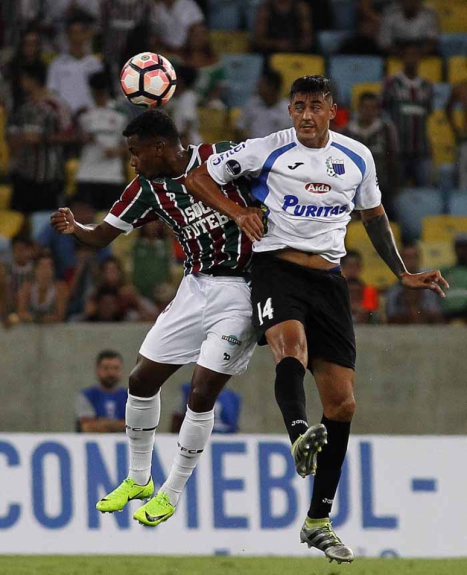 Wendel, do Fluminense, contra o Liverpool-URU
