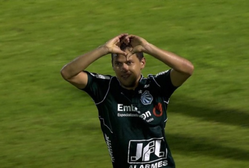Luiz Eduardo é destaque da equipe do Caldense nesse início de temporada. O experiente atacante de 31 anos, é o vice-artilheiro do Campeonato Mineiro