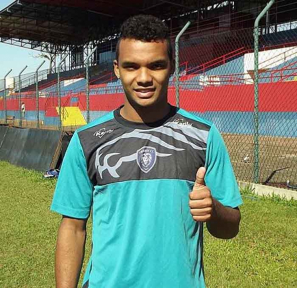 Pelezinho - atacante - 21 anos