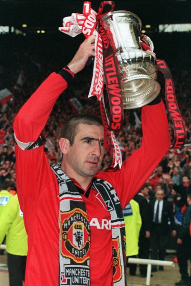 3º - Eric Cantona: O polêmico atacante francês se projetou na Inglaterra pelas cores do Leeds United, sendo campeão inglês em 1992. Depois, foi ídolo no Manchester United, ganhando a competição outras quatro vezes.