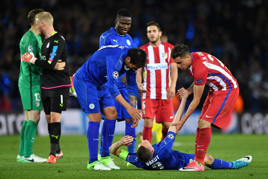 Quem viu o sonho dourado acabar foi o elenco do Leicester, que não aceitou muito bem a eliminação para o Atlético de Madrid