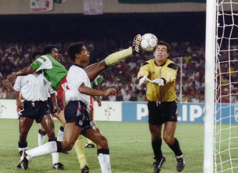 Um dos grandes goleiros da história inglesa, Shilton disputou três Copas do Mundo