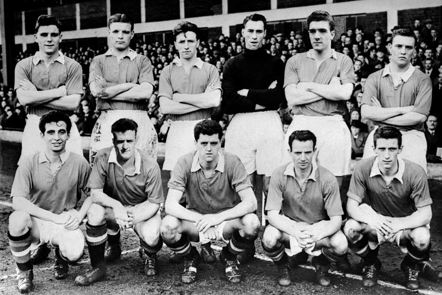 Bill Foukes disputou mais de 500 jogos com a camisa do Manchester United entre 1951 e 1970. Defendeu apenas aquela camisa em toda a sua carreira e ganhou a Champions League de 1968