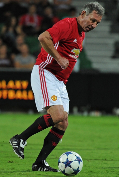 Bryan Robson era chamado pelos torcedores do Mancehster United de Capitão Marvel. Passou 13 anos no clube