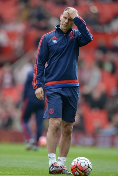 34 troféus, incluindo 13 títulos da Premier League e duas Champions League. Isso por si só faria Ryan Giggs ídolo de qualquer clube. Porém, foram 24 anos de Manchester United. Um raro exemplo de amor a um clube