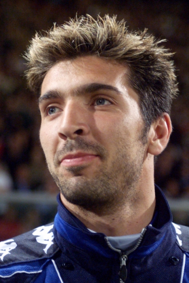 Buffon, com 19 anos, disputou a Liga dos Campeões da Europa pela primeira vez na temporada 1997-1998 defendendo o Parma