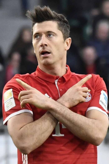 11º) Robert Lewandowski, que atualmente defende o Bayern de Munique e já atuou pelo Borussia Dortmund, tem 40 gols e ainda pode melhorar a marca no futuro