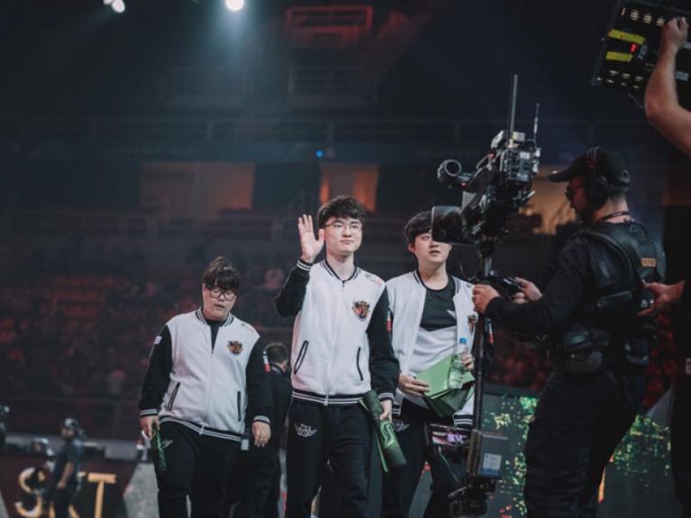 SK Telecom T1 X Flash Wolves (12/05)