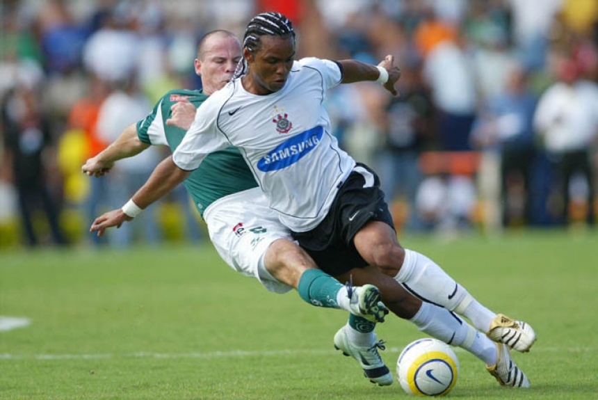 Carlos Alberto em ação pelo Corinthians campeão brasileiro de 2005