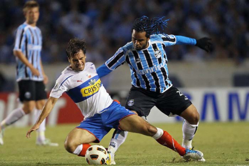 Carlos Alberto em ação pelo Grêmio em 2011 - Libertadores