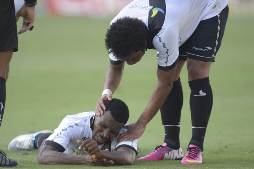 Carlos Alberto atuando pelo Vasco entre 2013