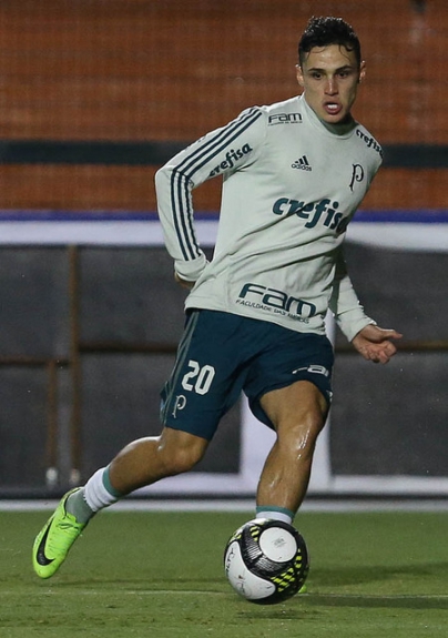 Raphael Veiga foi titular em um jogo com Cuca